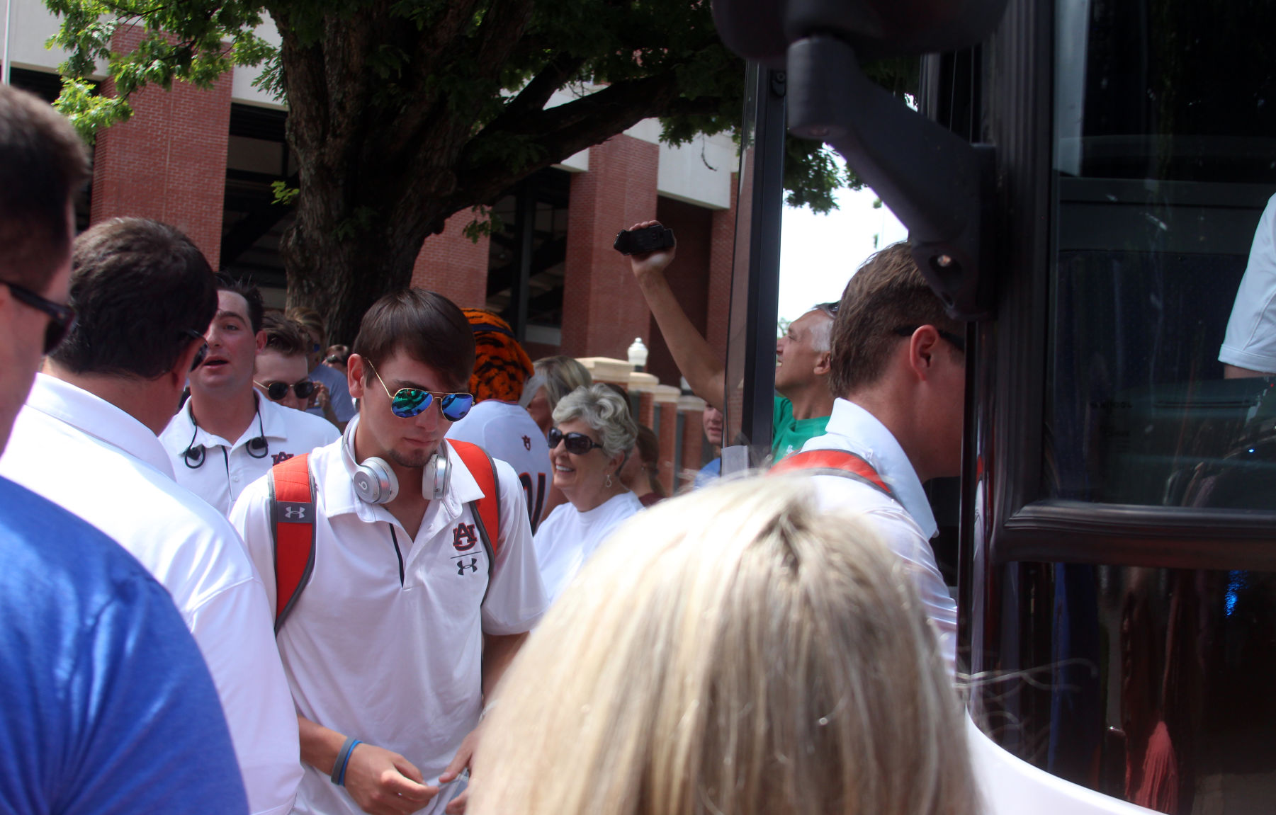 Auburn baseball departs for College World Series in Omaha